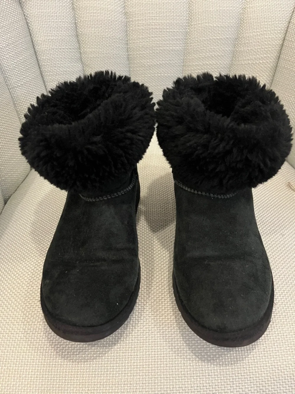 Ugg Women's Black Suede Cozy Winter Boots - Picture 2 of 5